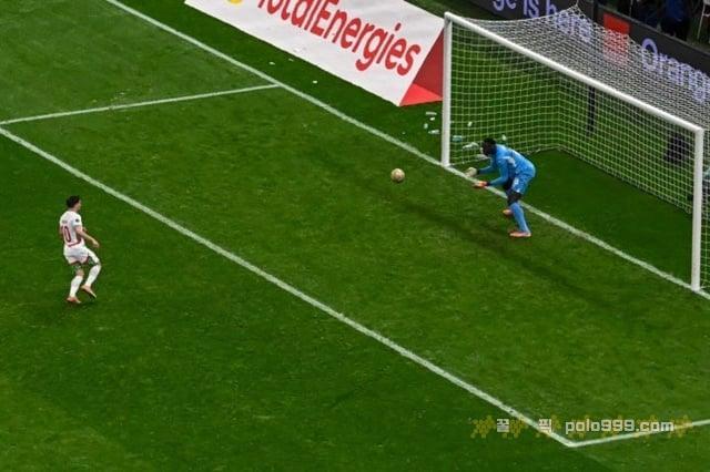 페널티킥이 아닌 패스였다…阿네이션스컵 우승 걷어찬 모로코 디아스 ‘파넨카킥’